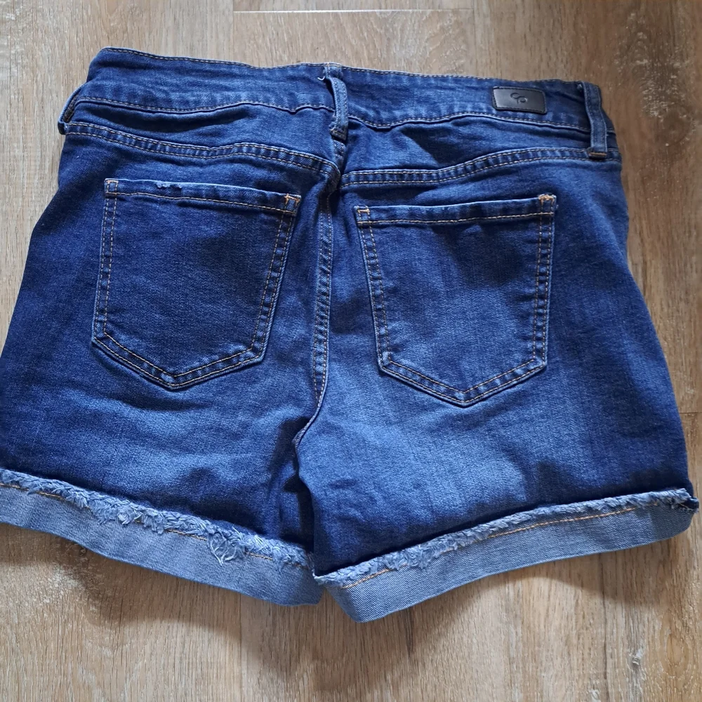 Celebrity Pink Runaway Blue Denim Distressed Shorts Cuffs Women's Size 5 / 27